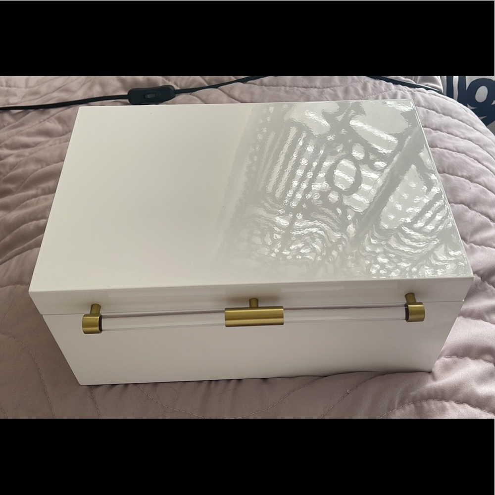 Kendra Scott Medium Antique Brass Jewelry Box In White Lacquer
